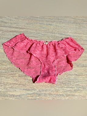 NWT Victoria’s Secret Angels Vintage Pink Lace Ruffled Hiphugger Panty